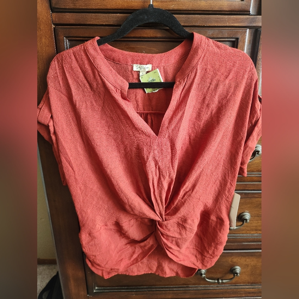 Lily White rust colored blouse
